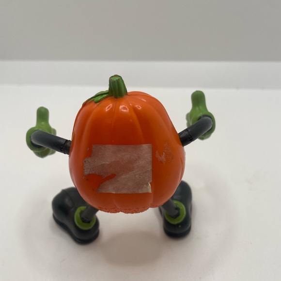 VINTAGE FUN WORLD HALLOWEEN PUMPKIN FIGURE BENDABLE ARMS LEGS 4" TALL Toy. - Picture 3 of 8
